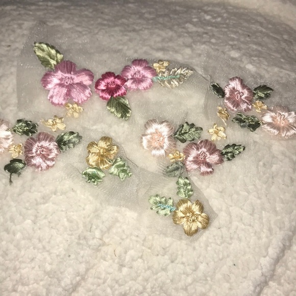 New 6 Pc Set Of 3D Flower Appliqués - Picture 2 of 10